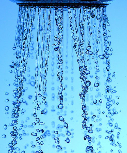 Acqua esce dalla doccia