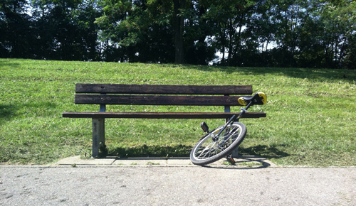Panchina e monociclo